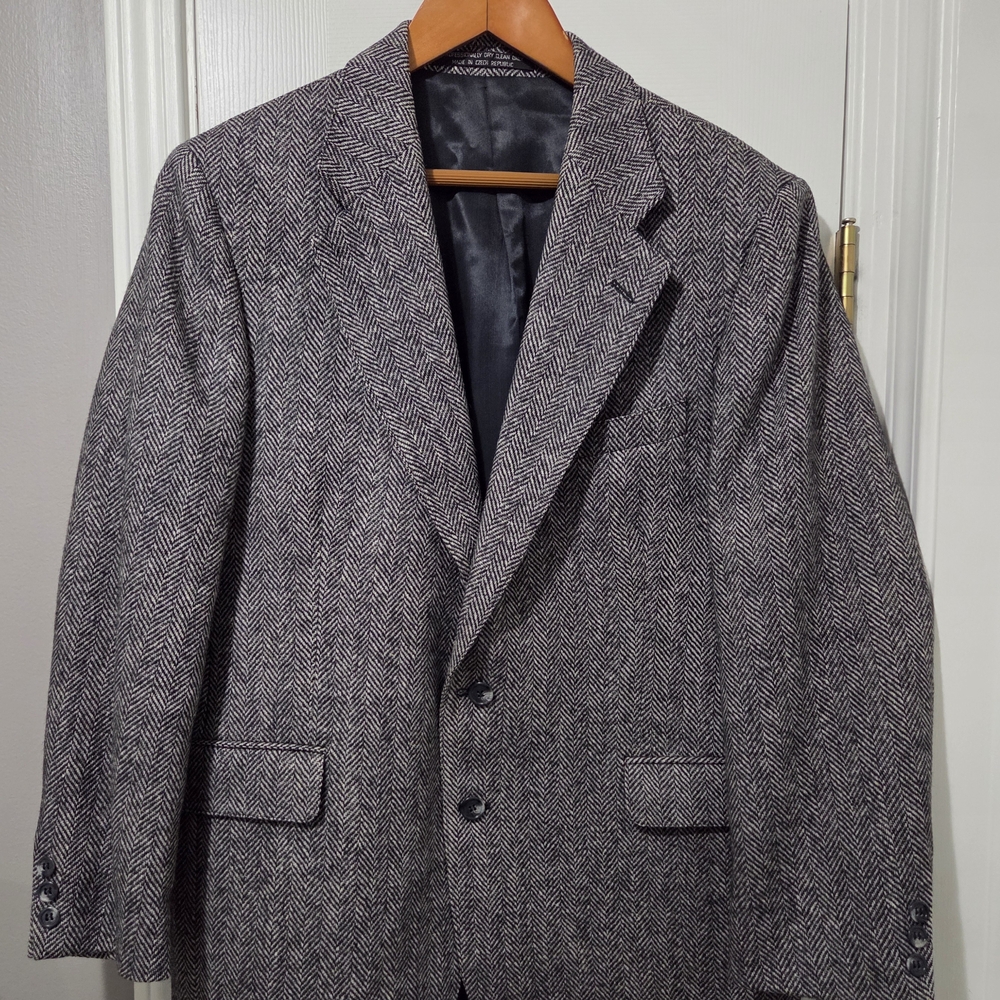 Gray Textured Sport Coat with Notched Lapels